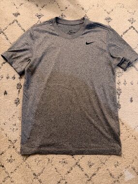 Nike Men’s Heather Dark Gray Short Sleeve Performance Tee
